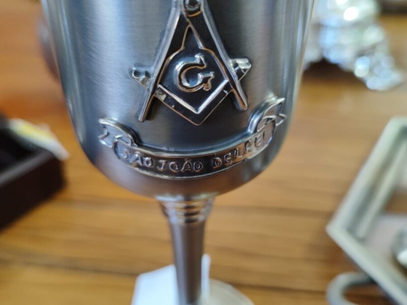 Taça de vinho (250 ml) em estanho. Unidade.