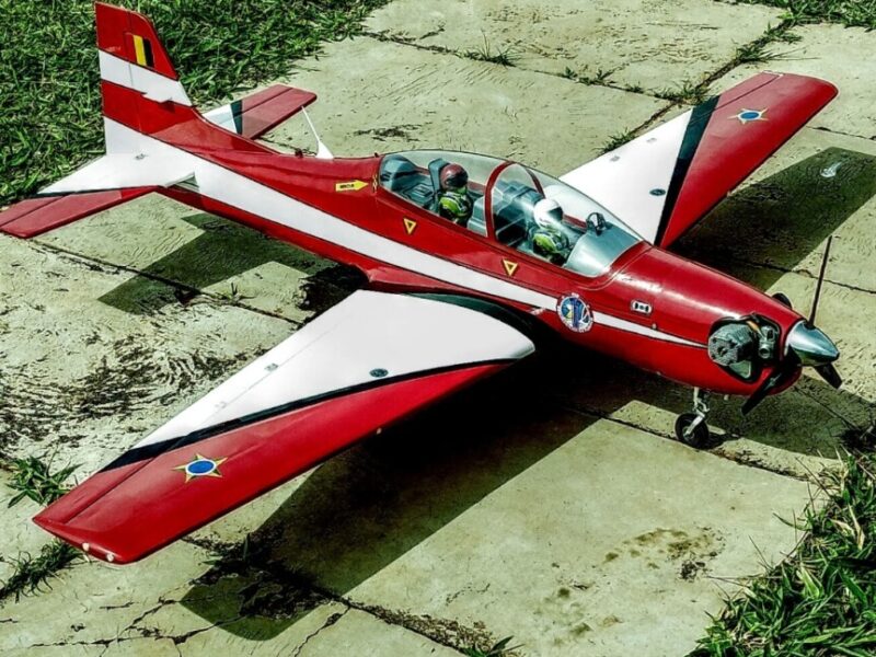 Aeromodelo tucano